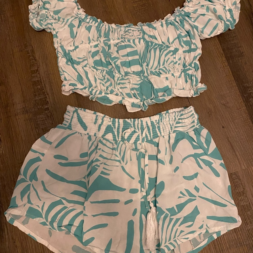 Tropical Leaf Print Crop Top and Shorts Set